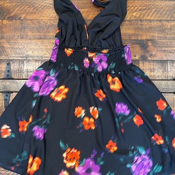 Chic Backless Floral Dress - Black with Red and Purple Accents - Picture 4 of 5